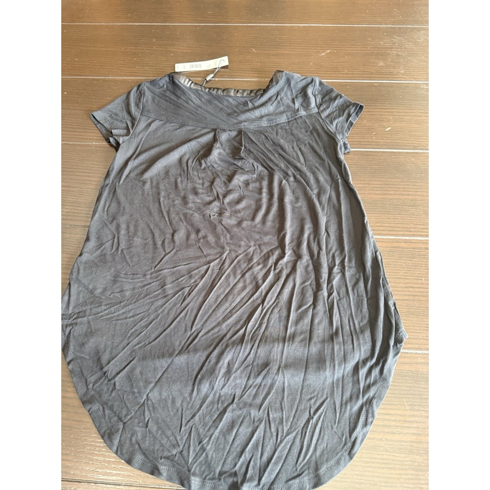 T Tahari Short Sleeve Top Womens Size XS Black Satin Trim Blouse - Picture 6 of 7